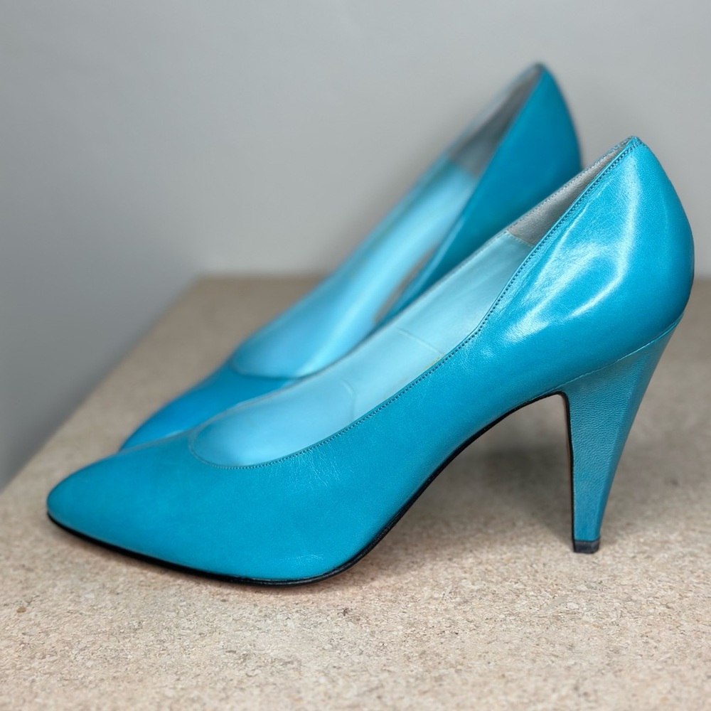 Vintage Bally, Made in Italy all leather heels circa 1980s.